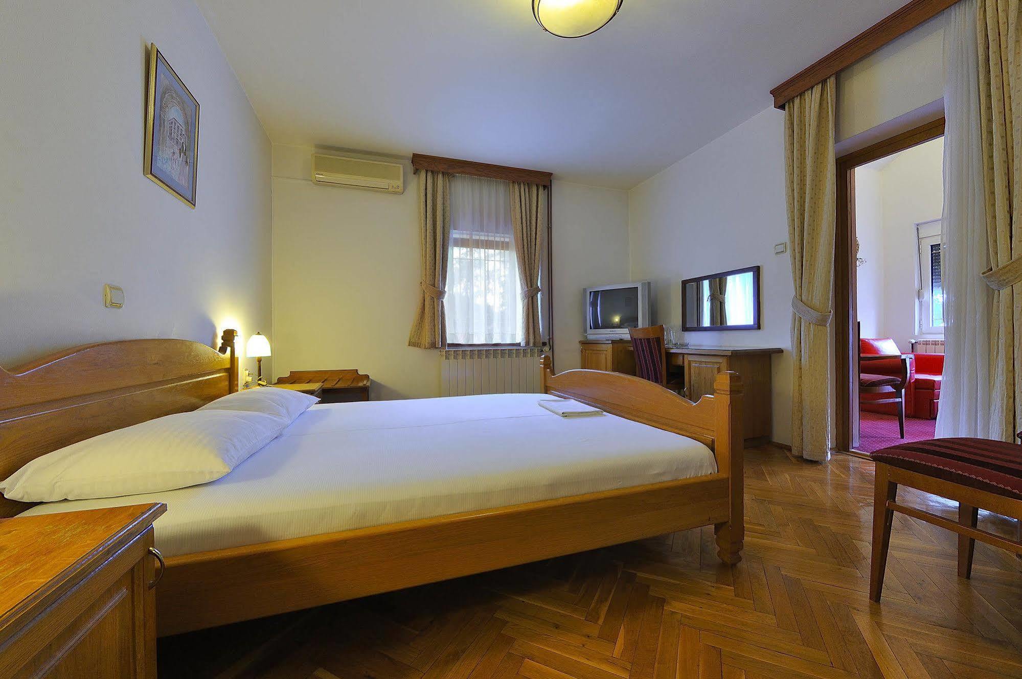 Hotel Sucevic Garni Belgrado Exterior foto