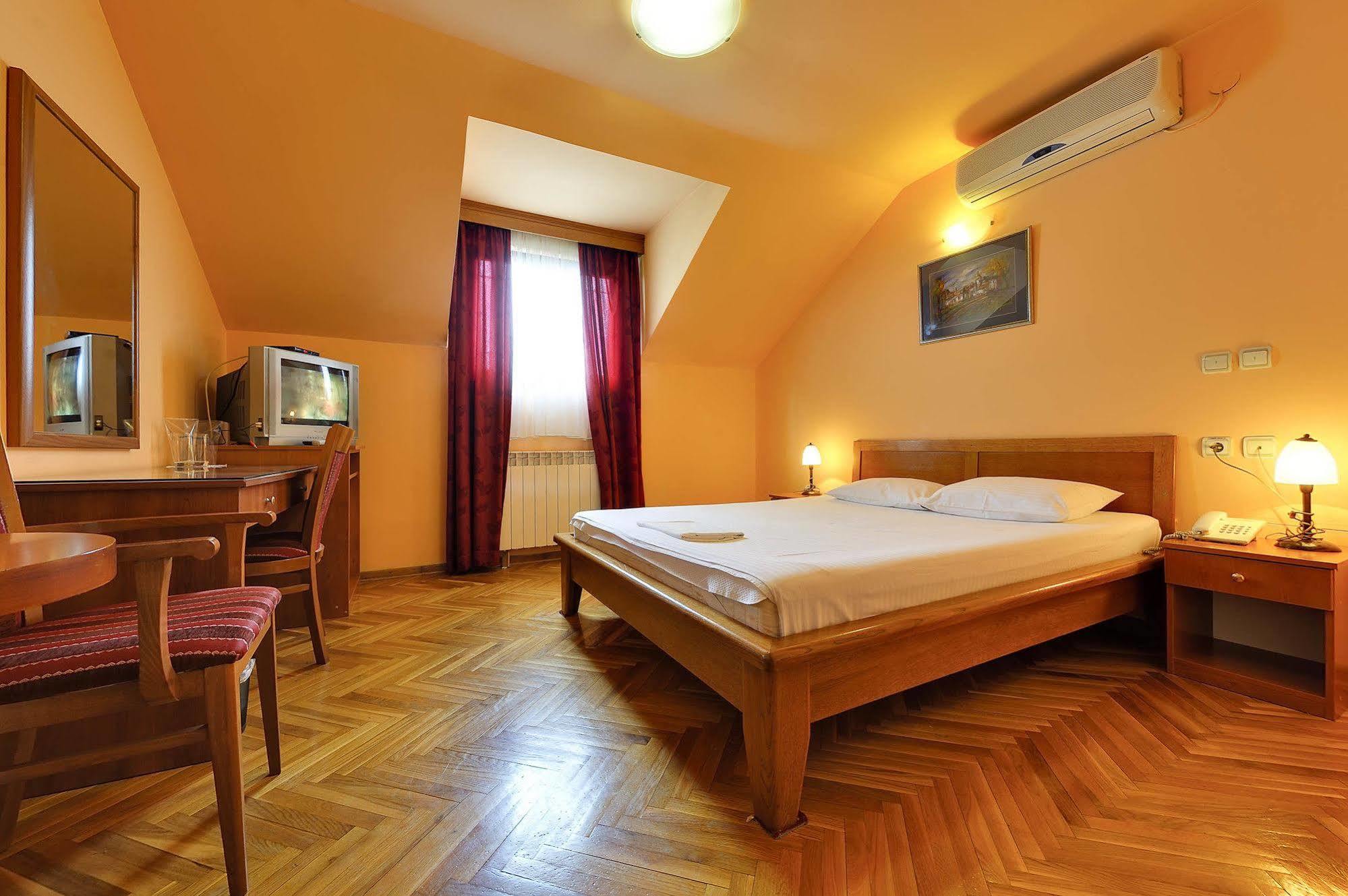 Hotel Sucevic Garni Belgrado Exterior foto